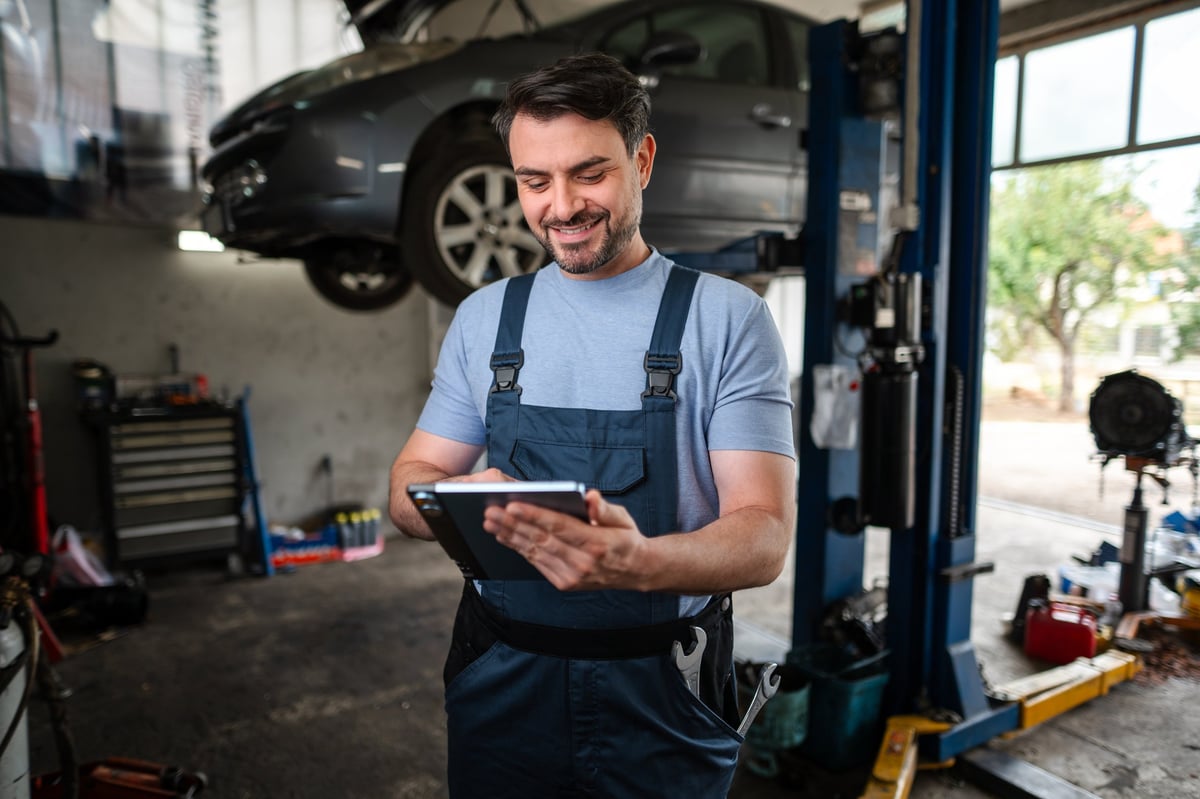 Mechanic with tablet